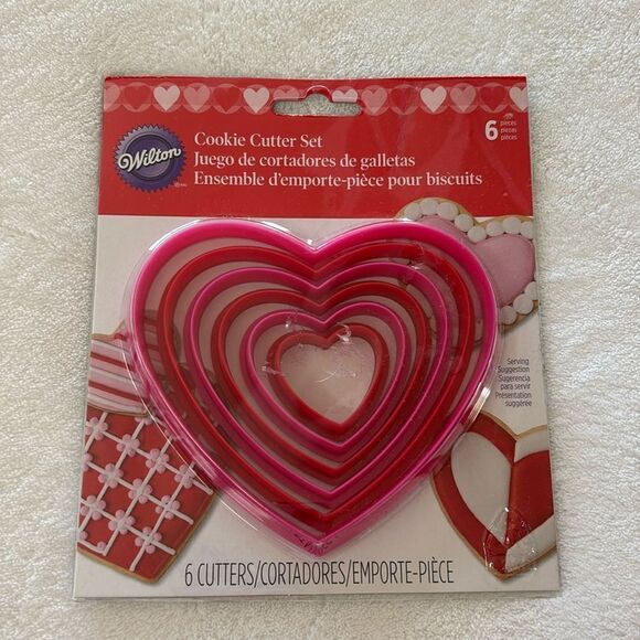 NWT Wilton 6 Piece Nested Heart Shaped Cookie Cutter Set Valentines Day - Picture 2 of 4
